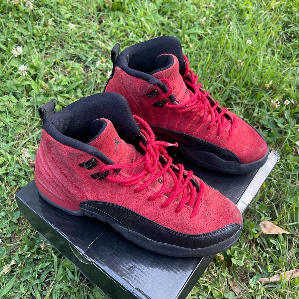 Jordan 12 Reverse Flu Game - Picture 5 of 8